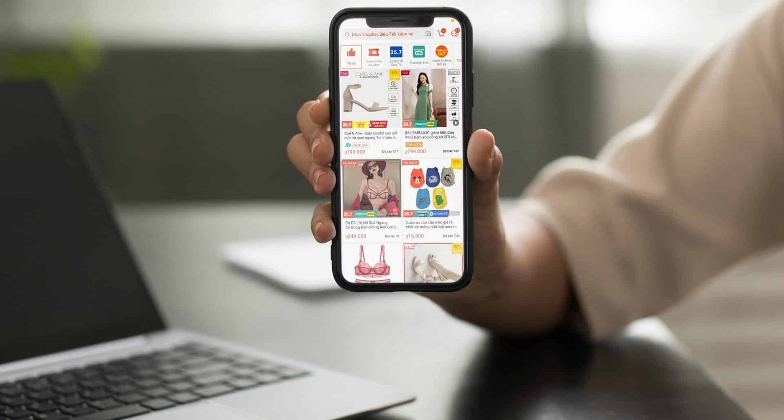 Quảng cáo Shopee trên app điện thoại